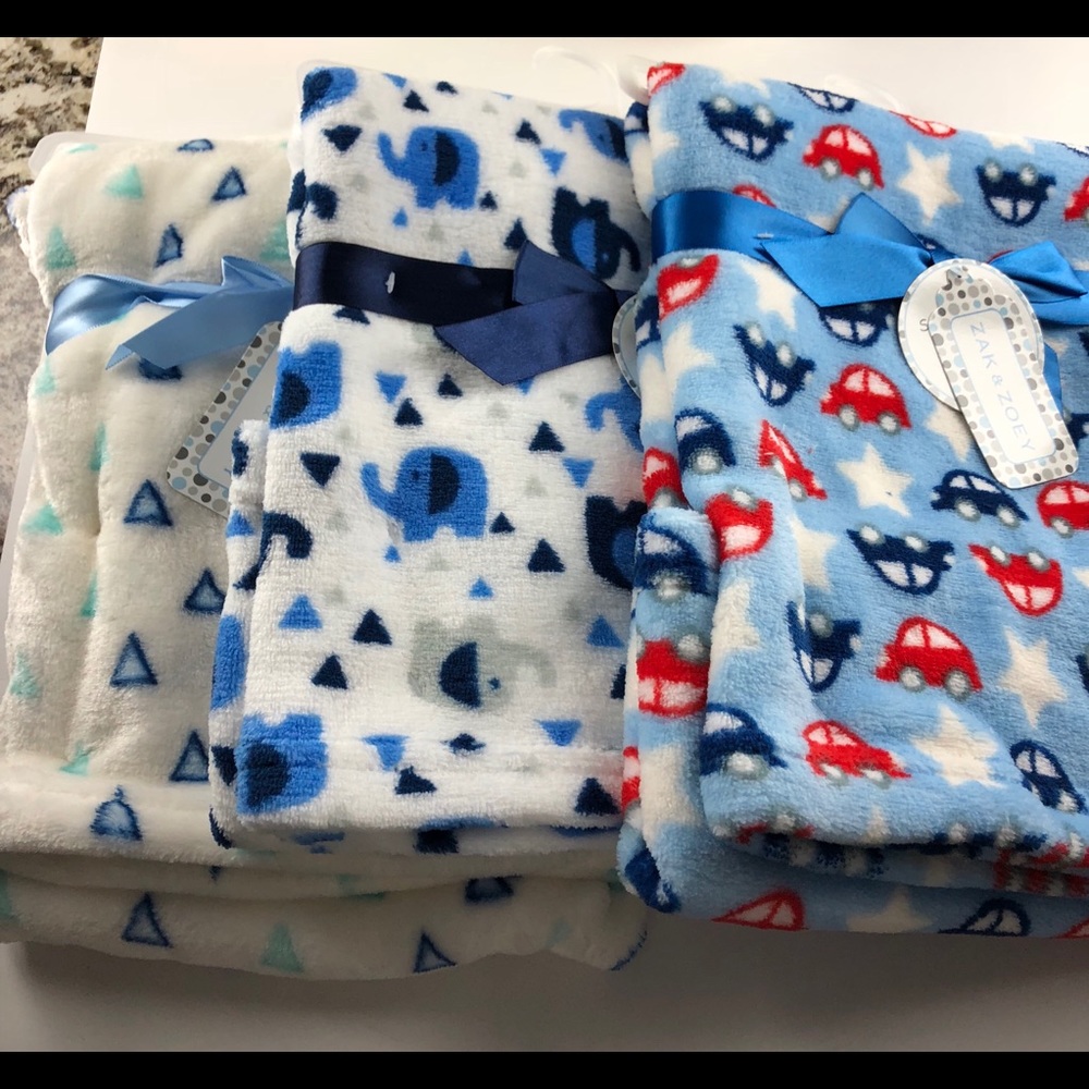 Set of 3 Plush Baby Blankets measure 30x30 NWT